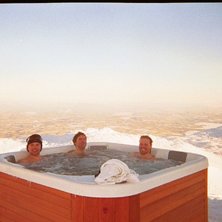 Fotning f&ouml;r pool reklam p&aring; &Aring;re skutans topp. Foto: Nobba. Fahrer: LARS URBAN MANGE.