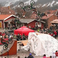 En fin sekvensbild p&aring; en v&auml;l utf&ouml;rd bak&aring;tvolt.. Foto: Johan S&ouml;derlund. Fahrer: Linus Sj&ouml;holm.