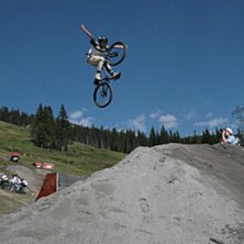 tuck no hander. Foto: Emil Thelander. Fahrer: Anton Thelander (jag).