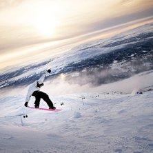 Grymt ljus p&aring; skutan en f&ouml;rmiddag i januari.. Foto: Sven Hamberg. Fahrer: Kristofer Fahlgren.