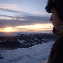 Jag st&aring;r och tittar ut &ouml;ver den fina utsikten i . Foto: kasperi. Fahrer: simon.