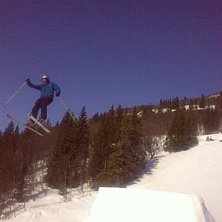 Ett hopp i &Aring;res svarta linje. Inte s&auml;rskilt snyg. Foto: Stefan W. Fahrer: Tomas Wikman.