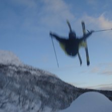 Jag (Felix) bailar h&aring;rt i ett hopp som vi byggde . Foto: Jonathan Eklund. Fahrer: Felix Eriksson.