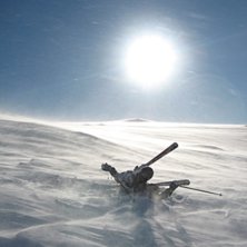 Erik skrotar med &auml;ran i beh&aring;ll.... Foto: Karl Eriksson. Fahrer: Erik Dahlstrand.