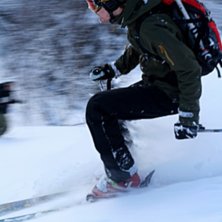 Erik slarvar s&auml;llan med j&auml;garvilan under f&ouml;rs&auml;. Foto: Fredrik Johansson. Fahrer: Erik Olofsson.