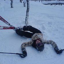 En glad Frida i skogen hade sv&aring;rt att ta sig upp . Foto: Malin Pehrson. Fahrer: Frida Christensen.