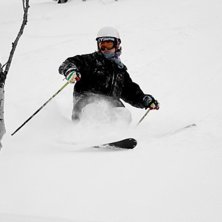 N&aring;gra sk&ouml;na sv&auml;ngar i pudret i Duved!. Foto: Henrik Gustavsson. Fahrer: Jesper Wahlgren.