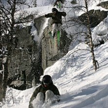 ett skapligt h&ouml;gt klipphopp i min mening - sjukt . Foto: Douglas Hedin. Fahrer: Fredrik Eliasson.