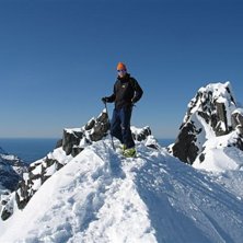 Toppen av Middagstind p&aring; Kval&ouml;ya utanf&ouml;r Troms�. Foto: Bj&ouml;rn Biller. Fahrer: Bj&ouml;rn Biller.