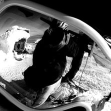 Fin spegelbild i louise googels. Foto: Robin Andersson. Fahrer: Louise.
