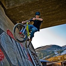 Fotade lite street under Valborgshelgen i &Aring;re. Foto: Kenneth Einars. Fahrer: Alexander B&auml;ckvall.