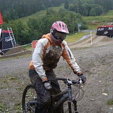...etter en frontside muddslide w/ faceplant...
. Foto: Dave. Fahrer: Angelika.