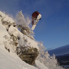 Fin dag f&ouml;r att testa droppen i &Aring;re l&aring;g-zon. Foto: Viktor Karlsson. Fahrer: Christian Dindas-L&ouml;vgren.