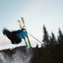 Vi byggde ett litet backfliphopp en kv&auml;ll i Duved. Foto: Fredrik Nordqvist. Fahrer: Petter Lennartsson.