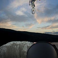 Lite chill &aring;kning p&aring; Fj&auml;ll&auml;ngen med Lite buddy. Foto: Benjamin Johansson. Fahrer: Martin S&ouml;derstr&ouml;m.